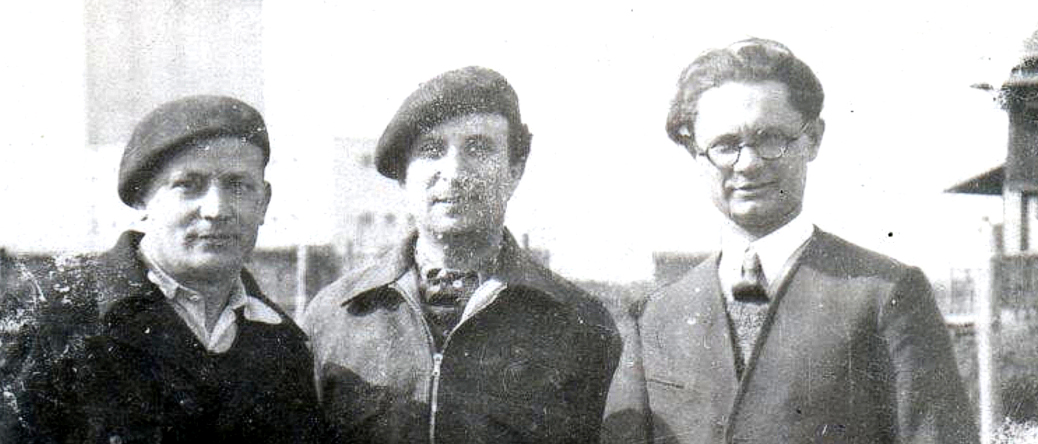 Au camp de Pithiviers. Israël Fiszman est à gauche (entre mai 1941 et juin 1942, sd). Archives familiales Au camp de Pithiviers. Israël Fiszman est à gauche (entre mai 1941 et juin 1942, sd). Archives familiales