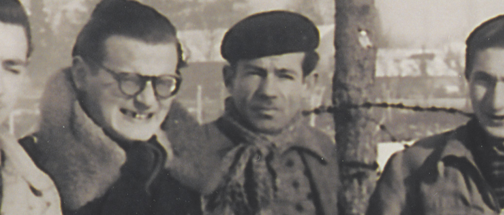 Max Geller (au centre) au camp de Pithiviers en janvier 1942. Archives familiales Max Geller (au centre) au camp de Pithiviers en janvier 1942. Archives familiales